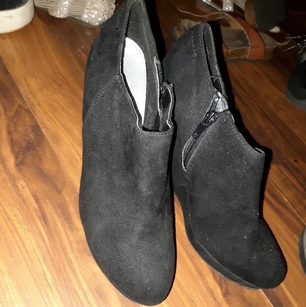 Black Wedges